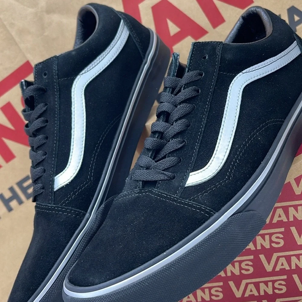 Vans Men’s Black and White Sneakers Old Skool
Metallic Black
VN000CTERMA - Picture 6 of 16